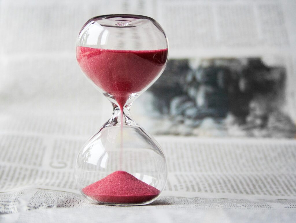 Hourglass representing the urgency of paying off a personal loan fast in Kearns, Utah